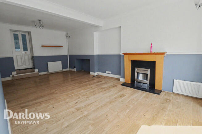 2 bed property, in Oak Street, £110,000