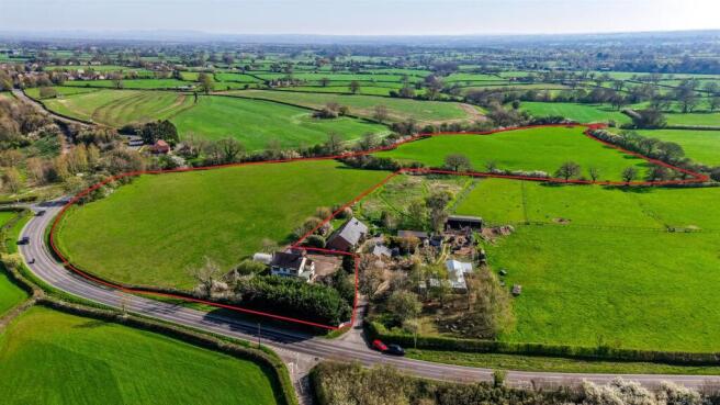 3 bed property, in Overton-on-Dee, £695,000