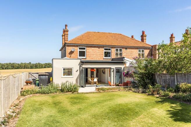 3 bed property, in Beautifully Renovated Three bedroom Home in South Wootton, £399,950