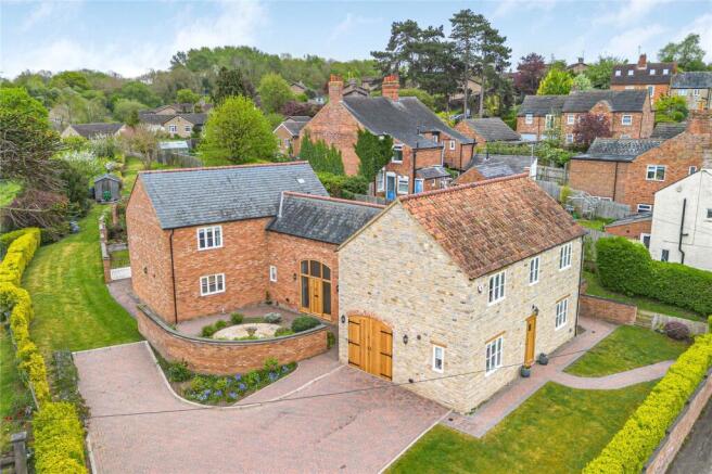 5 bed property, in Pegs Lane, £910,000