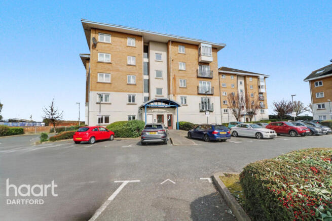 2 bed property, in Macarthur Close, £240,000