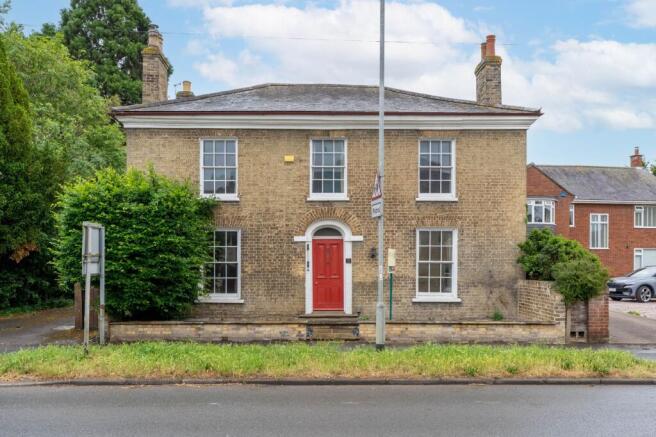 5 bed property, in High Street, £800,000