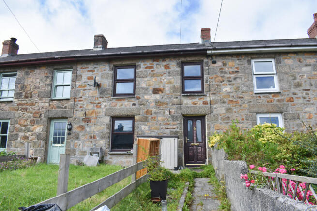2 bed property, in Redruth, £190,000