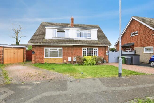 3 bed property, in Litchfield Close, £160,000
