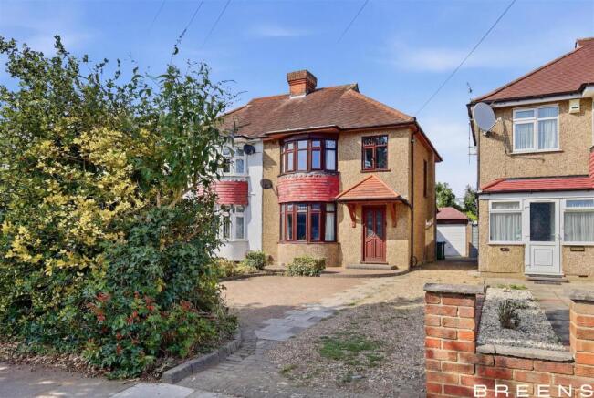 3 bed property, in Meadway, £530,000