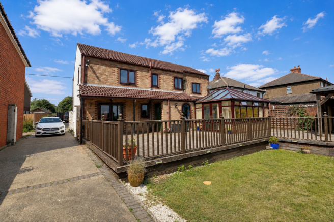 4 bed property, in Northlands Road, £265,000