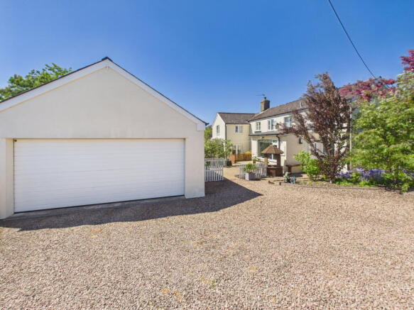4 bed property, in New Road, £599,950