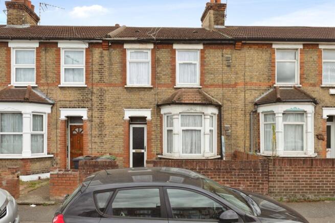 3 bed property, in Ripple Road, £425,000
