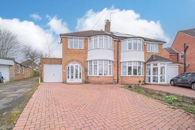 3 bed property, in Brownley Road, £380,000