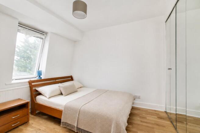 1 bed property, in Nevern Square, £450,000
