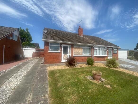 2 bed property, in Beaumont Close, £160,000