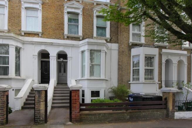1 bed property, in Burlington Gardens W3, £425,000