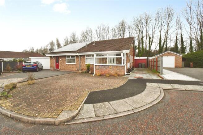2 bed property, in Rendelsham Close, £225,000