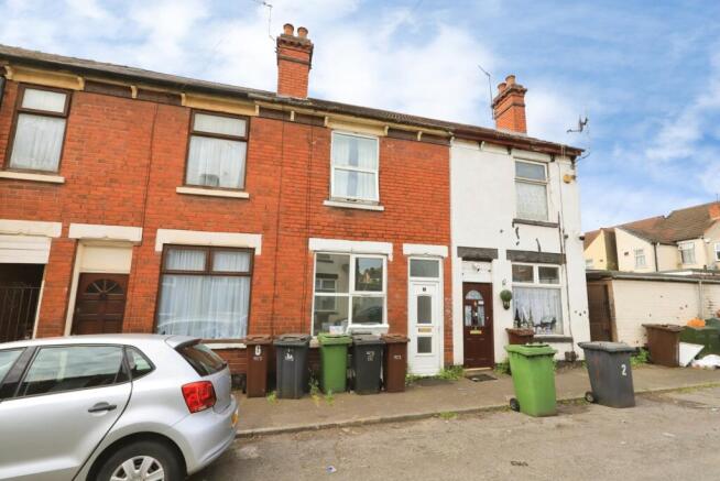 2 bed property, in Hart Road, £135,000