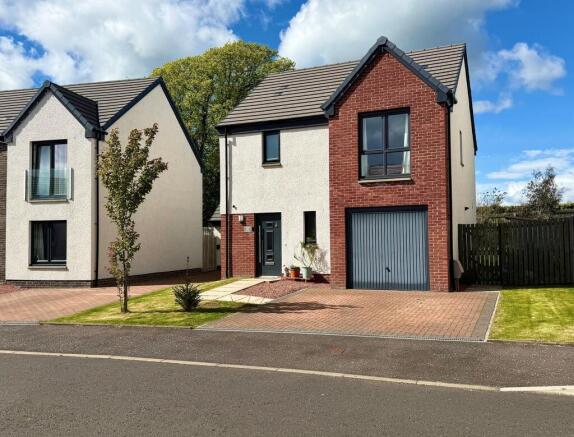 3 bed property, in Hillhead Crescent, £195,000