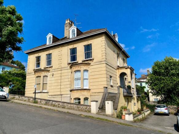 2 bed property, in Nugent Hill, £335,000