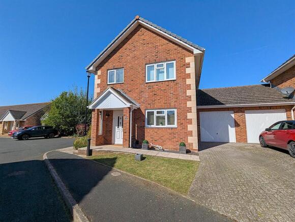 3 bed property, in King Edward Close, £340,000