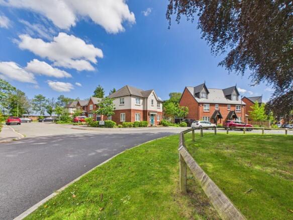 4 bed property, in Sessile Close, £625,000