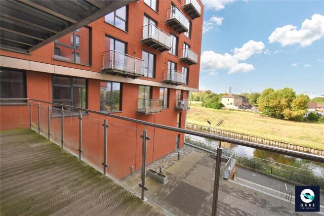 2 bed property, in Adelphi Street, £135,000