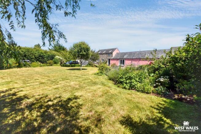 4 bed property, in Rhoscrowther, £450,000