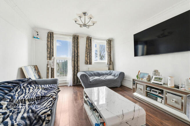 1 bed property, in Kirkham Street, £200,000