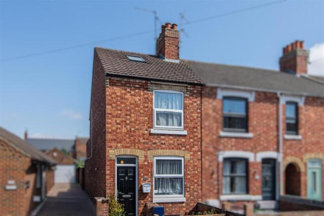 3 bed property, in Victoria Street, £215,000