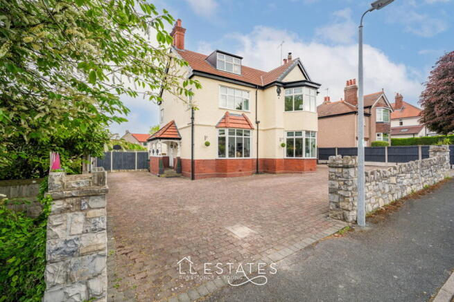 5 bed property, in Aberconway Road, £588,000