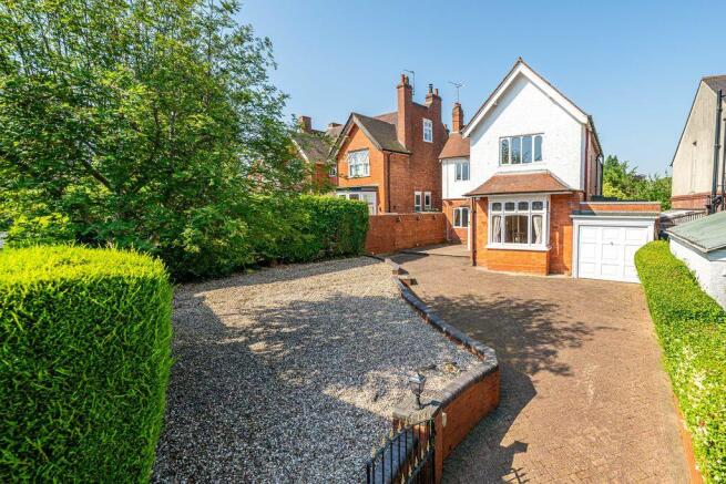 4 bed property, in Mount Road, £550,000