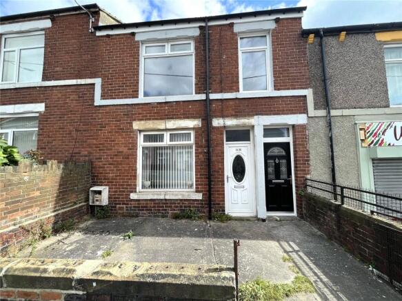 2 bed property, in Park Road, £39,950