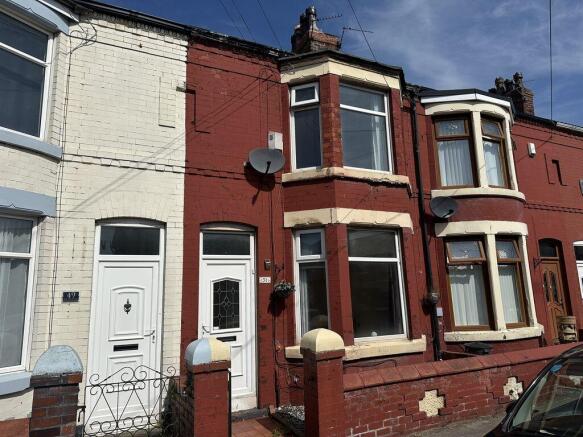 3 bed property, in Royton Road, £150,000