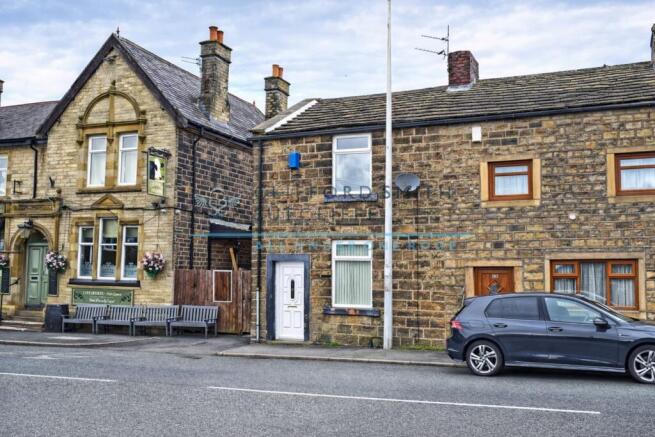 2 bed property, in Briercliffe Road, £100,000