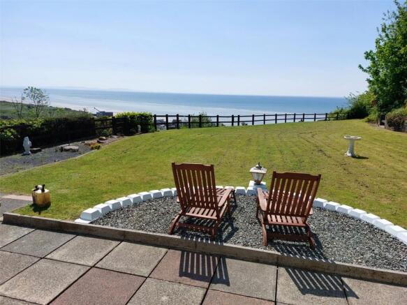3 bed property, in Pendine, £490,000