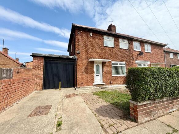 2 bed property, in Kirkstone Road, £125,000