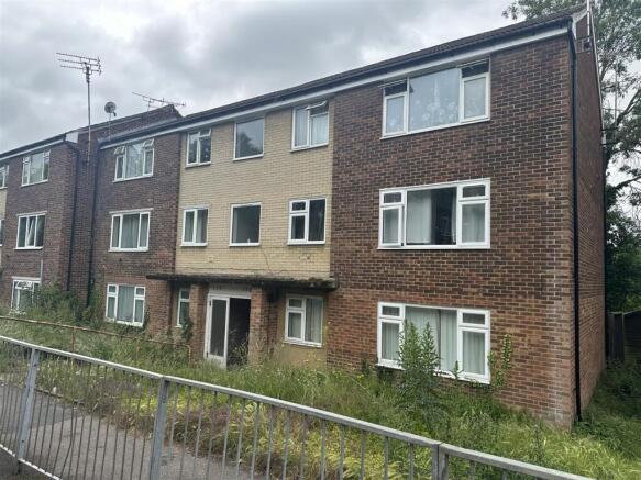 2 bed property, in Roseholme, £145,000