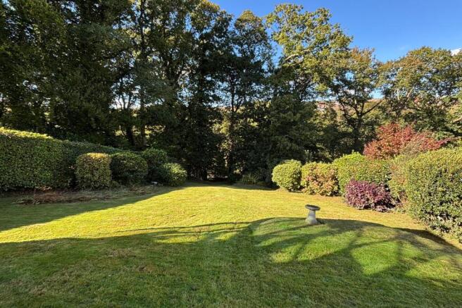 2 bed property, in Glenholt Road, £395,000
