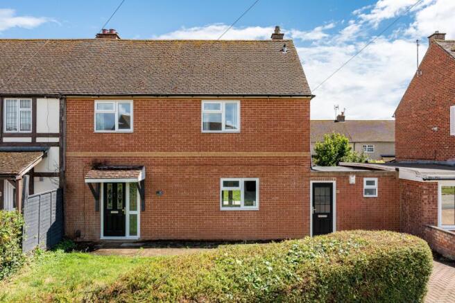 3 bed property, in Hillside Crescent, £475,000