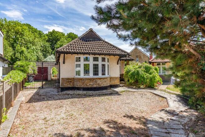 3 bed property, in New Haw, £599,950