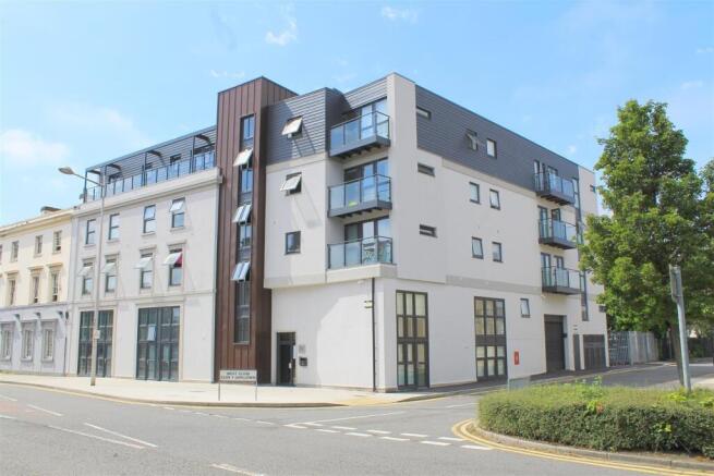 1 bed property, in Dixie Apartments, £125,000