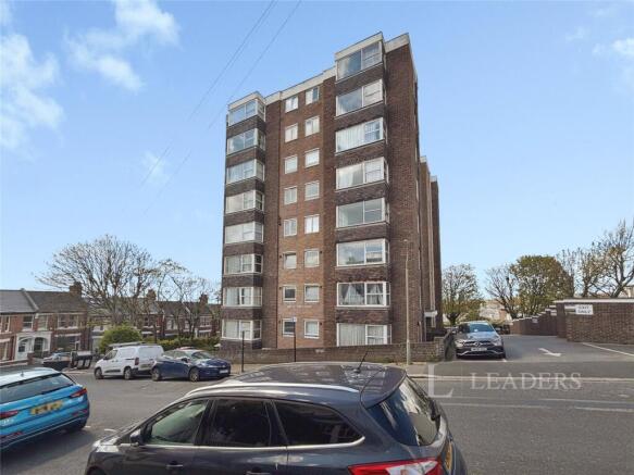 2 bed property, in Belle Vue Gardens, £275,000