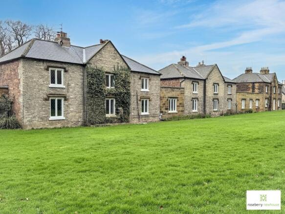 2 bed property, in Wilton Village, £140,000