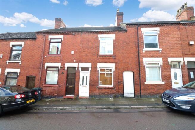 2 bed property, in Turner Street, £100,000