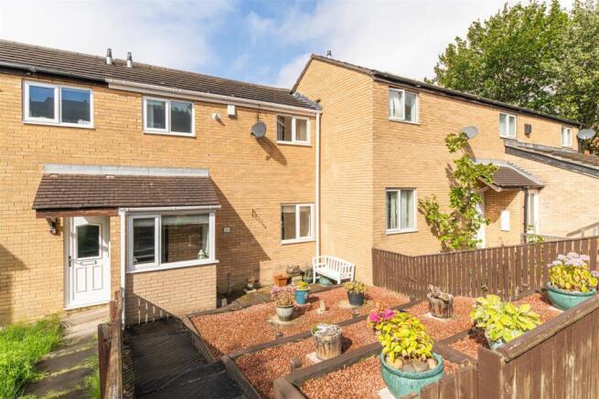 2 bed property, in Clydesdale Mount, £105,000