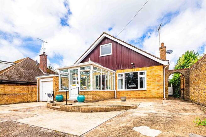 4 bed property, in Toms Lane, £900,000