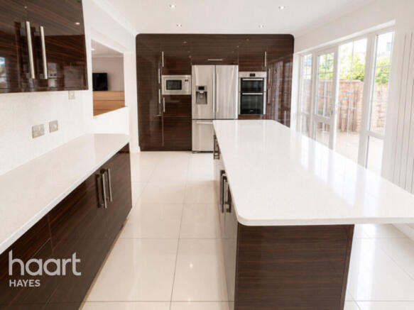 3 bed property, in Berwick Avenue, £585,000