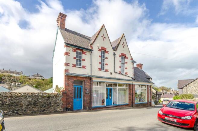 2 bed property, in Bryn Road, £170,000