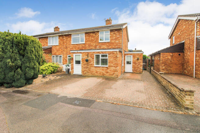 3 bed property, in Glebe Close, £385,000