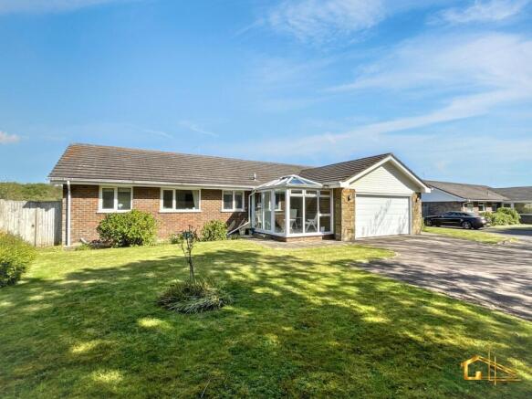 3 bed property, in Cooden Sea Road, £749,500