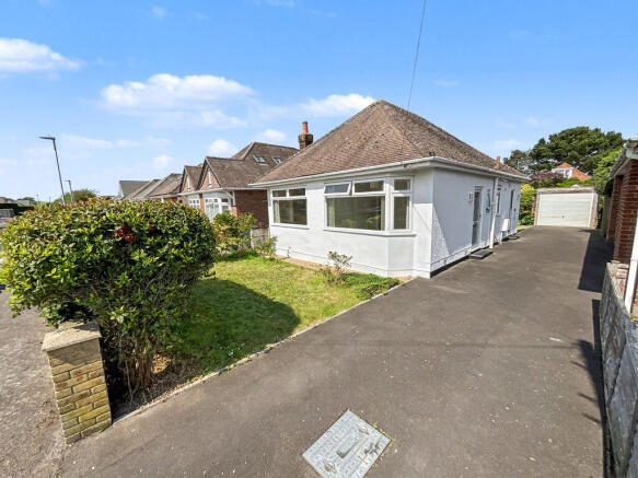 2 bed property, in Mudeford, £550,000