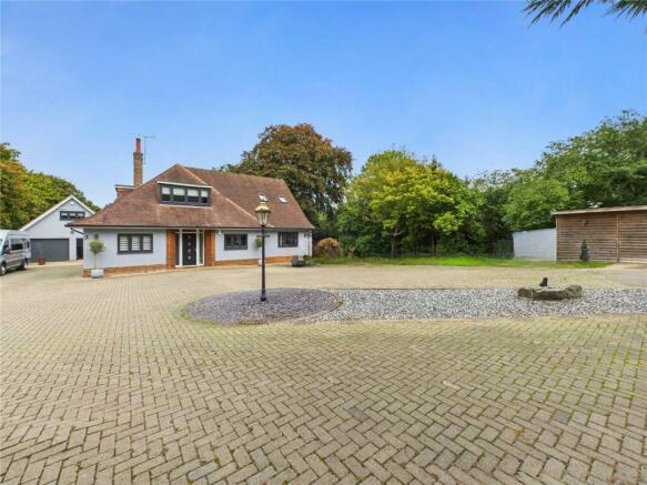4 bed property, in Bredfield, £695,000