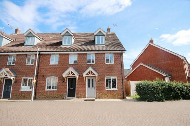 3 bed property, in Consort Road, £250,000